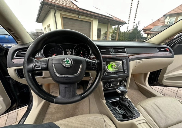 Skoda Superb cena 30000 przebieg: 326000, rok produkcji 2011 z Warszawa małe 277